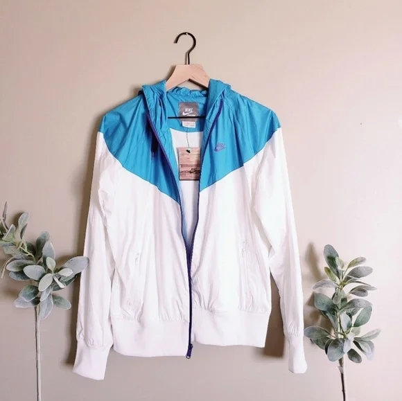 Last chance!! - Gently worn! Nike White Blue Hypebeast Windbreaker 🌬 - Picture 2 of 5